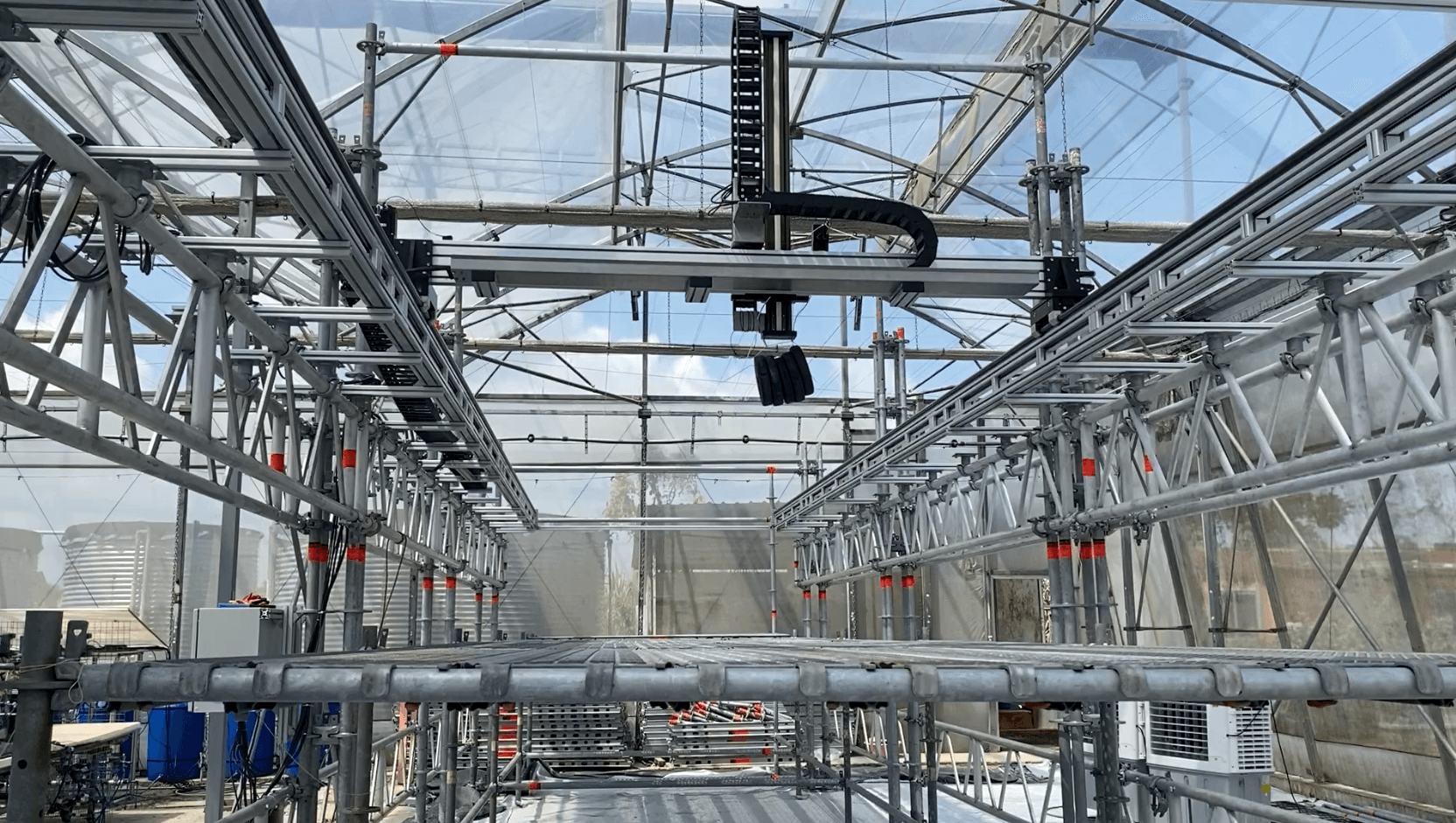 Automated plant monitoring with igus gantry robot and camera